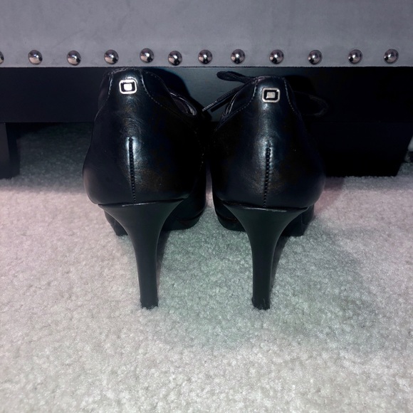 Black Bandolino Heels - Picture 2 of 4